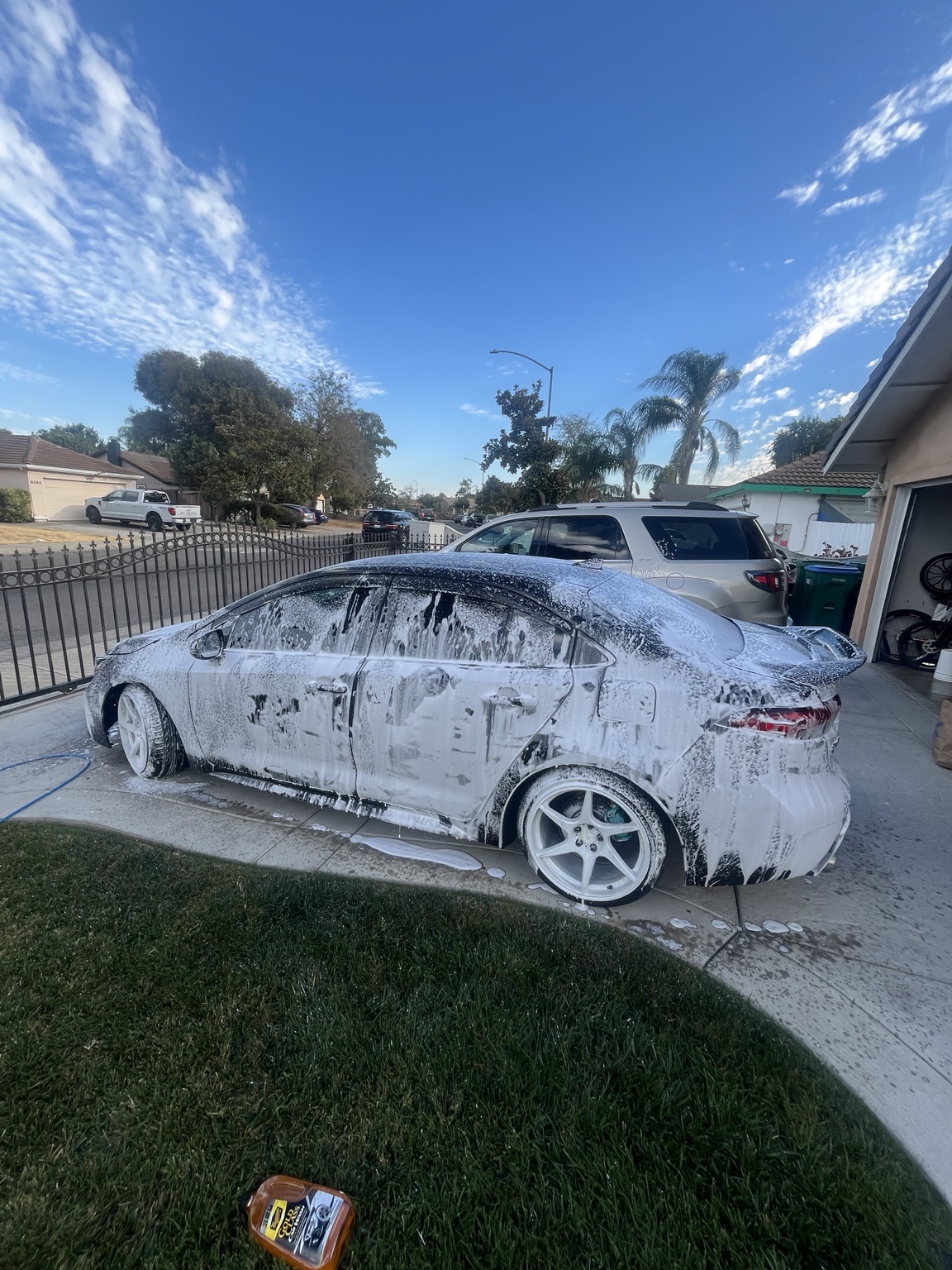 WIWW practice: foam on the black Corolla, with white wheels and turquoise calipers